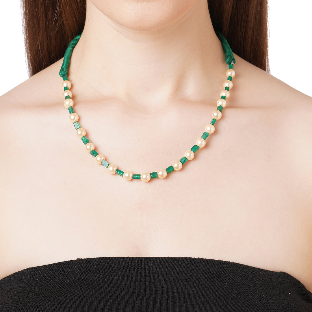 Glamorous Green And White Pearl Necklace